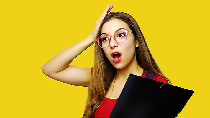 포토 JPG 해외이미지 백인 학생 외관 여학생 여자 교육 감정 안경 분홍색 과학 백그라운드 티셔츠 실내 한명 빨간색 노란색 놀람 기록 무서움 교과서 폴더 충격 고립 멍청이 소름 해외포토 서양인 1 잡화 컬러 셔츠 교재 표정 사람 내부 파일 파일형식 이미지허브