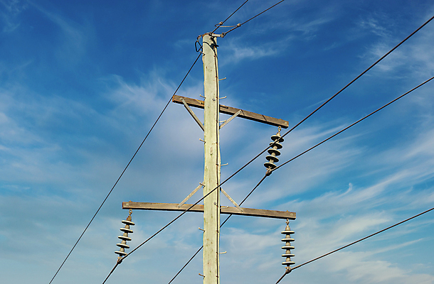 포토 JPG 해외이미지 선 하늘 사람없음 야외 파란색 환경 사진촬영 힘 전선 기둥 연결 큼 전화기 전염 철사 봉 긴장 조이기 해외포토 건축 감정 컬러 모션 촬영 질병 크기 감염 파일형식 이미지허브