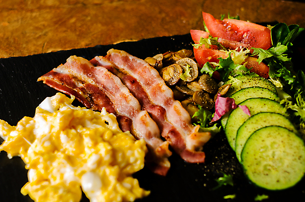 포토 JPG 해외이미지 토마토 오이 실내 사람없음 샐러드 아침식사 양송이 베이컨 돌판 스크램블 나무배경 해외포토 음식 백그라운드 채소 돼지고기 내부 식사 버섯 돌_바위 계란요리 파일형식 이미지허브