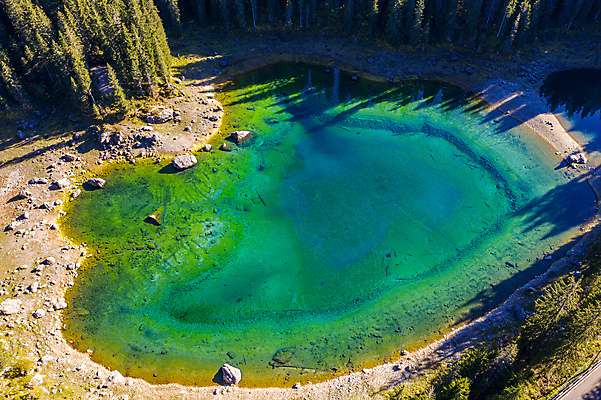 포토 JPG 해외이미지 주간 호수 유럽풍경 사람없음 야외 하이앵글 이탈리아 바위 숲 해외포토 자연요소 유럽 뷰포인트 풍경 돌_바위 파일형식 이미지허브