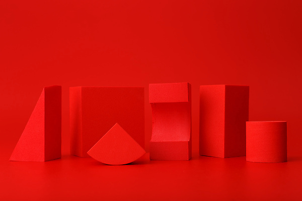 포토 JPG 해외이미지 스튜디오촬영 실내 사람없음 빨간색 삼각형 오브젝트 정사각형 원기둥 직사각형 빨간배경 입체도형 목업 해외포토 도형 컬러 백그라운드 내부 원형 입체 파일형식 이미지허브