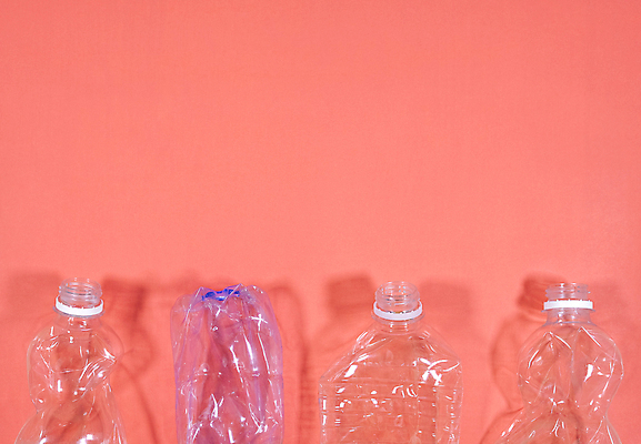 포토 JPG 해외이미지 음료 컨셉 패턴 포장 사람없음 물 파란색 반려동물 쌓기 공백 재활용 손상 오염 플랫 쓰레기 폐기물 컨테이너 플라스틱 재활용품 낭비 경영 고립 옛날 중고 카피스페이스 해외포토 자연요소 동물 산업 컬러 무늬 비즈니스 모션 재질 친환경 파일형식 이미지허브