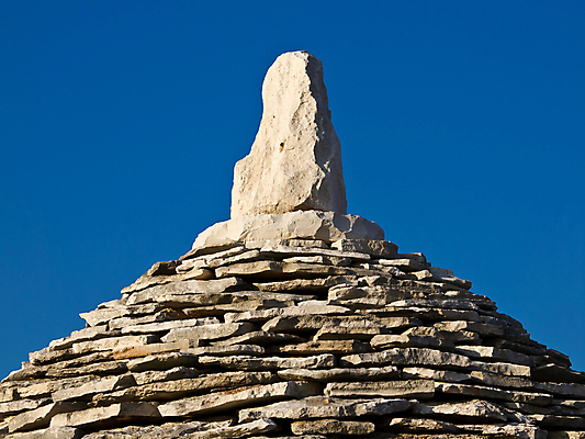 포토 JPG 해외이미지 구름 외관 건축양식 하늘 지붕 산 주택 굴뚝 사람없음 세로 여름 파란색 이탈리아 골동품 바위 흰색 시골 묘사 장면 옛날 해외포토 자연요소 계절 건축 유럽 컬러 건물 돌_바위 파일형식 이미지허브