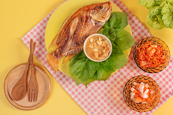 포토 JPG 해외이미지 전통 접시 음식 채소 건강 어류 요리 동양인 사람없음 목재 초록색 갈색 노란색 식사 저녁식사 튀김 흰색 신선 맛 그릴 정상 굽기 해산물 유기농 피클 점심식사 해외포토 나무 식기 웰빙 컬러 컨셉 재료 주방용품 인종 수중동물 구이 절임 파일형식 이미지허브