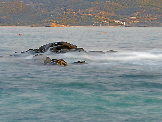 포토 JPG 해외이미지 구름 유럽 모래 파도 바다 섬 여행 백그라운드 자연 하늘 추상 휴식 파노라마 설명 풍경 사람없음 야외 물 여름 파란색 태양 뷰티 일몰 바위 질감 장면 암초 내추럴 수평선 해외포토 자연요소 계절 나라 컬러 컨셉 무늬 모션 촬영기법 노을 돌_바위 생태계 파일형식 이미지허브