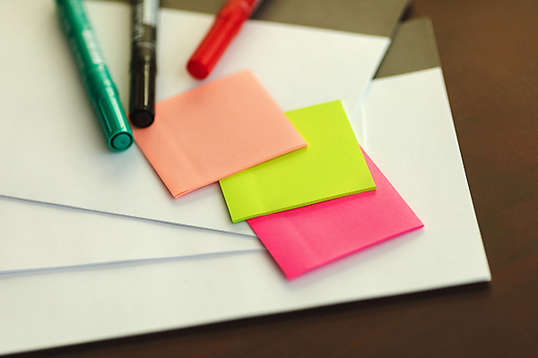 포토 JPG 해외이미지 직업 교육 종이 스티커 비즈니스 장신구 학교 탁자 표시 문구용품 아이디어 직장 사람없음 가로 컬러풀 사무실 여러개 공백 활발 정보 기구 발표 작업실 메시지 잡지 배열 분석 시트 형광펜 경영 조언 카피스페이스 해외포토 컬러 가구 다수 컨셉 회사 간행물 펜 오브젝트 파일형식 이미지허브