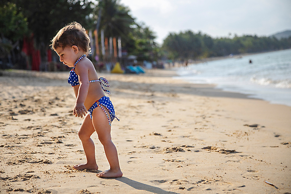 포토 JPG 해외이미지 백인 라이프스타일 행복 어린이 모래 바다 섬 여행 자연 놀이 휴가 한명 사람 해변 야외 물 장난감 햇빛 태양 활발 기쁨 아기 작음 삽 걸음마 해외포토 자연요소 서양인 1 감정 컨셉 모션 생활 크기 생태계 파일형식 이미지허브