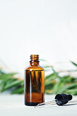 포토 JPG 해외이미지 실내 사람없음 아웃포커스 뷰티 오브젝트 흰배경 공병 앰플 해외포토 백그라운드 촬영기법 내부 흰색 병_담는 파일형식 이미지허브