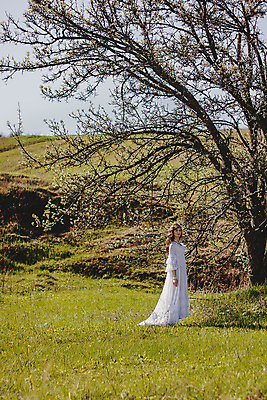 포토 JPG 해외이미지 나무 백인 모델 드레스 공원 여자 꽃 행복 얼굴 분홍색 자연 갈색머리 건강 미소 사람 성인 사람없음 야외 초록색 여름 뷰티 유행 정원 봄 기쁨 자유 벚꽃 흰색 나뭇가지 신선 개화 내추럴 해외포토 서양인 식물 헤어스타일 옷 계절 공공시설 감정 컬러 컨셉 표정 신체부위 생태계 파일형식 이미지허브