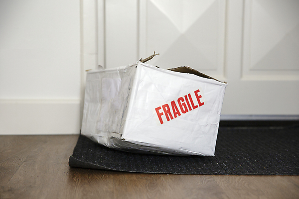 포토 JPG 해외이미지 종이 백그라운드 포장 교통시설 선물 사람없음 상자 갈색 라벨 손상 화물 흰색 오픈 컨테이너 사건 오브젝트 싱글 패키지 찢어짐 조심 문제 직사각형 보험 짐싸기 판지 찌그러짐 나쁜 고립 골절 구김 깨짐 돌봄 옛날 취급주의 해외포토 도형 산업 컬러 교통 컨셉 의학 모션 프레임 경고 운송업 시설 파일형식 이미지허브