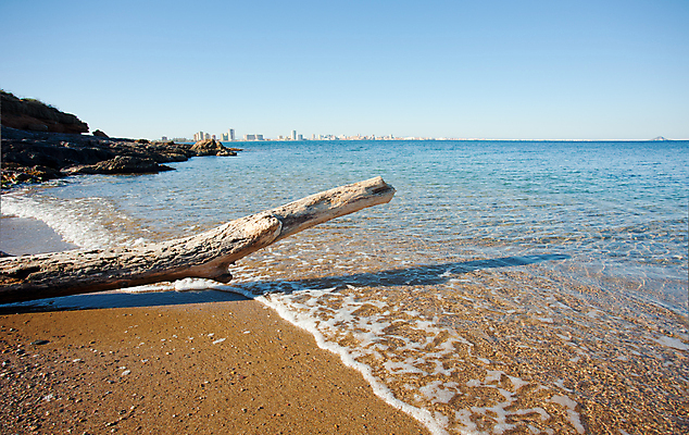 포토 JPG 해외이미지 바다 이동 사람없음 가로 햇빛 맑음 침묵 스페인 지중해 휴양지 통나무 해외포토 나무 유럽 컨셉 날씨 태양 소리 장소 파일형식 이미지허브