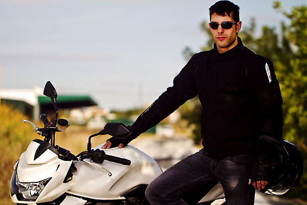 포토 JPG 해외이미지 남자 도로 길 여행 포즈 교통시설 자연 한명 사람 소년 성인 야외 청춘 선글라스 자전거 기계 오토바이 가을 시골 운전사 아스팔트 싱글 순환 기어 모터 라이더 선로 해외포토 직업 1 계절 안경 어린이 교통 컨셉 모션 바이크 시설 생태계 파일형식 이미지허브