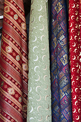 포토 JPG 해외이미지 전통 옷 백그라운드 패턴 가정 추상 이스탄불 미술 동양인 사람없음 컬러풀 뷰티 유행 상점 목도리 줄무늬 직물 면 커튼 시장 빨래 바느질 실크 천 질감 기념품 섬유 칠면조 줄서기 핸드메이드 튀르키예 해외포토 잡화 아시아 컬러 가사 무늬 모션 조류 문화예술 인종 오브젝트 파일형식 이미지허브