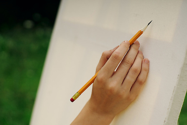 포토 JPG 해외이미지 주간 라이프스타일 손 자연 갈색머리 미술 상반신 취미 야외 신체부위 잡기 붓 그리기 숲 이젤 예술가 캔버스 화가 해외포토 자연요소 직업 헤어스타일 모션 문화예술 사람 생활 미술도구 생태계 파일형식 이미지허브