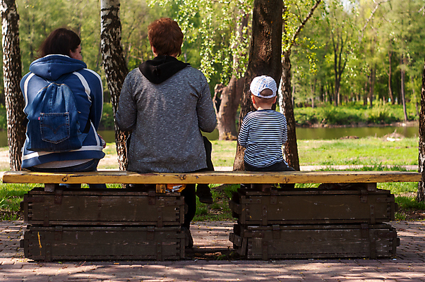포토 JPG 해외이미지 백인 라이프스타일 공원 여자 행복 아들 할머니 무기 어린이 2 벤치 가족 자연 엄마 함께함 사랑 사람 앉기 소년 성인 사람없음 야외 상자 독서 평화 아기 도시 군용 전쟁 걸음마 조부모 해외포토 서양인 공공시설 노년 남자 감정 컨셉 의자 관계 모션 군대 생활 생태계 파일형식 이미지허브