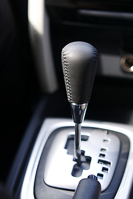 포토 JPG 해외이미지 백인 남자 여행 이동 교통시설 자동차 사람 사람없음 운전 막대기 변화 속도 전염 엔진 기어 모터 자동 제어 조작 해외포토 서양인 육상교통 교통 컨셉 모션 질병 시설 감염 파일형식 이미지허브