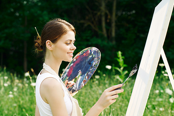 포토 JPG 해외이미지 주간 백인 라이프스타일 여자 자연 갈색머리 미술 한명 들기 상반신 성인 취미 야외 옆모습 잡기 붓 그리기 팔레트 숲 이젤 예술가 캔버스 화가 성인여자한명만 해외포토 자연요소 서양인 직업 1 헤어스타일 뷰포인트 모션 문화예술 사람 생활 미술도구 생태계 여자한명만 성인여자만 파일형식 이미지허브