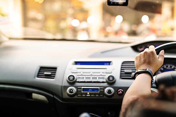 포토 JPG 해외이미지 남자 도로 여행 교통시설 자동차 추상 거리 실내 관리 안전 사람 사람없음 빛 운전 판넬 바퀴 고속도로 기다림 운전사 닫기 휘발유 위험 잼 속도 라디오 출퇴근 보안 가스 규칙 조심 그만 단절 돌봄 루트 제어 통근 한계 존경 해외포토 직업 길 육상교통 교통 컨셉 무늬 비즈니스 모션 내부 전자제품 소스_음식 석유 시설 출근 파일형식 이미지허브