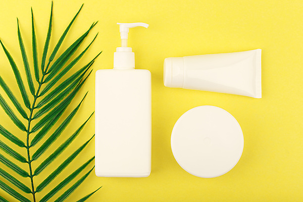 포토 JPG 해외이미지 나뭇잎 실내 사람없음 하이앵글 뷰티 화장품 크림 피부관리 로션 스킨케어 노란배경 수분크림 해외포토 뷰포인트 백그라운드 잎 내부 노란색 파일형식 이미지허브