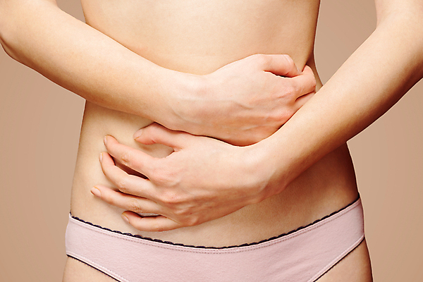 포토 JPG 해외이미지 백인 여자 실내 한명 상반신 성인 고통 잡기 감싸기 복통 생리통 성인여자한명만 베이지색배경 해외포토 서양인 1 감정 백그라운드 모션 사람 내부 질병 베이지색 여자한명만 성인여자만 파일형식 이미지허브