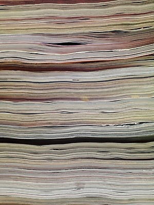 포토 JPG 해외이미지 종이 분홍색 비즈니스 통신 새로움 사람없음 금융 독서 쌓기 환경 검은색 자료 재활용 정보 흰색 그룹 역사 기자 신문 중앙 잡지 인쇄 큼 오브젝트 싱글 문서 흙더미 고립 단절 출판 편지쓰기 표제 해외포토 직업 컬러 컨셉 모션 간행물 경제 흙 기록 뉴스 크기 편지 친환경 파일형식 더미 이미지허브