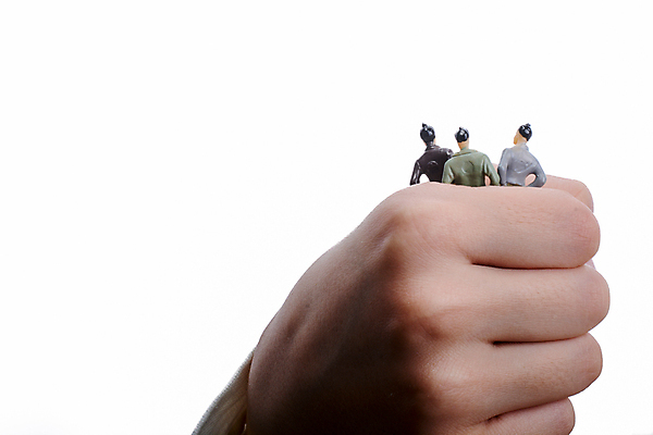 포토 JPG 해외이미지 손 실내 들기 신체부위 미니어처 잡기 흰배경 인물미니어처 해외포토 백그라운드 모션 사람 내부 모형 흰색 파일형식 이미지허브