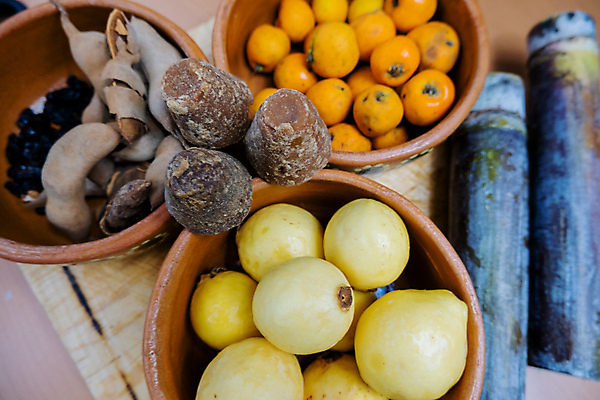 포토 JPG 해외이미지 음식 다이어트 오렌지 과일 자연 실내 건강 사람없음 인테리어 주방 신선 펀치 사발 달콤 맛 유기농 점토 비타민 건강식 내추럴 건포도 숙성 영양분 맛있는 해외포토 웰빙 디자인 컨셉 모션 포도 내부 사기그릇 생태계 건과일 영양소 파일형식 이미지허브