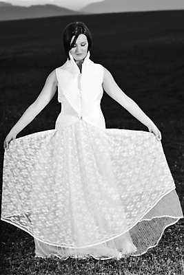 포토 JPG 해외이미지 백인 모델 1 라이프스타일 손 드레스 여자 꽃 행복 얼굴 꽃다발 결혼 자연 결혼식 천사 사랑 사람 성인 사람없음 야외 뷰티 유행 일몰 산책 꿈 흰색 아내 베일 무료 혼자 해외포토 서양인 식물 옷 감정 컬러 휴식 이벤트 생활 신체부위 노을 생태계 파일형식 이미지허브