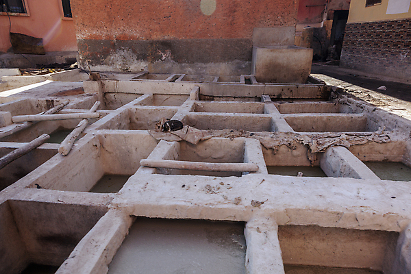 포토 JPG 해외이미지 전통 산업 여행 아프리카 하늘 거리 동양인 사람없음 야외 도시풍경 컬러풀 일출 맑음 일몰 페인트 도시 업무 도심 가죽 천 피부 냄새 시티라이프 섬유 타운 모로코 구시가지 메디나 옛날 해외포토 라이프스타일 나라 컬러 날씨 인종 풍경 신체부위 노을 직물 작업 파일형식 이미지허브
