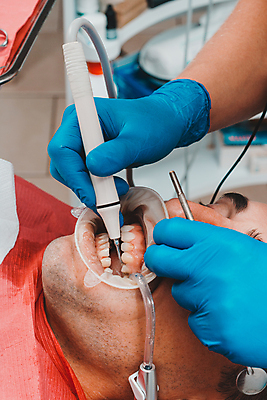 포토 JPG 해외이미지 직업 해부 치과 병원 한명 치료 약 노란색 건강관리 거울 장비 환자 의사 기구 공구 붓 입 치아 위험 청소 부식 치과의사 치약 탐색 순서 돌봄 명패 위생관리 치통 회복 해외포토 1 컬러 컨셉 의학 모션 건강 관리 사람 신체부위 위생용품 의료진 도구 소화기관 질병 파일형식 이미지허브