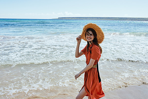 포토 JPG 해외이미지 주간 응시 원피스 여자 여유 휴식 한명 웃음 상반신 성인 해변 야외 옆모습 여름휴가 바캉스 걷기 즐거움 밀짚모자 성인여자한명만 해외포토 자연요소 모자_잡화 1 시선 옷 감정 바다 뷰포인트 컨셉 모션 휴가 표정 사람 여자한명만 성인여자만 파일형식 여름_계절 이미지허브