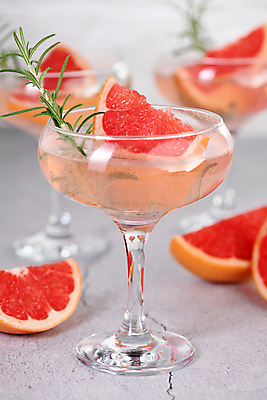 포토 JPG 해외이미지 회색배경 실내 사람없음 칵테일 자몽 칵테일잔 로즈메리 과일조각 해외포토 조각 백그라운드 술잔 과일 주류 내부 회색 허브 파일형식 이미지허브