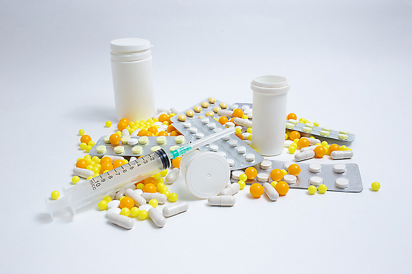 포토 JPG 해외이미지 유리병 건강 병원 주사기 사람없음 치료 알약 약 원형 바이러스 보호 질병 위험 약국 예방 두통 감염 미생물 주사약 테라피 조제 돌봄 면역력 백신 예방접종 인플루엔자 전염병 항생제 해외포토 도형 컨셉 의학 의료기기 모션 병_용기 생물 뷰티 만들기 접종 파일형식 이미지허브