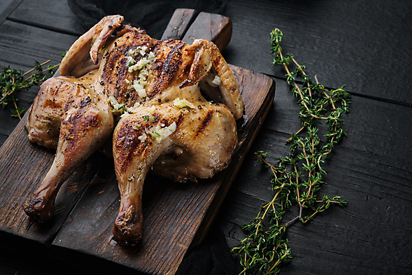 포토 JPG 해외이미지 실내 사람없음 한개 통닭 치킨 나무도마 백리향 나무배경 해외포토 1 백그라운드 도마 내부 목재 닭고기요리 파일형식 이미지허브