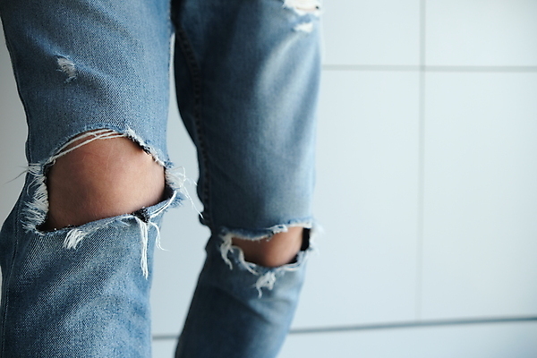 포토 JPG 해외이미지 백인 모델 라이프스타일 디자인 옷 여자 남자 스포츠 백그라운드 바지 사람 성인 사람없음 파란색 뷰티 유행 수확 흰색 청바지 직물 도시 면 구멍 엉덩이 묘사 질감 복고 찢어짐 고립 그런지 양발 옛날 스타일 해외포토 서양인 컬러 농업 모션 하의 생활 신체부위 파일형식 이미지허브