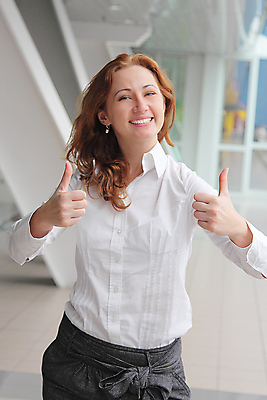 포토 JPG 해외이미지 백인 직업 1 응시 옷 여자 행복 백그라운드 비즈니스 CEO 사업가 노동자 한명 서기 미소 웃음 사람 정장 성인 사무실 흰색 업무 비즈니스우먼 자신감 우아함 대표 종업원 경영자 긍정 교차 경영 혼자 유일 해외포토 서양인 시선 감정 컬러 컨셉 모션 표정 작업 직장인 리더 파일형식 이미지허브