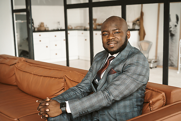 포토 JPG 해외이미지 행복 중년 성공 아파트 한명 미소 사람 정장 소파 비즈니스맨 행운 만족 다락방 필승 스타일 성인남자만 해외포토 1 옷 남자 감정 컨셉 의자 비즈니스 주택 표정 성인 우승 직장인 남자만 성인만 파일형식 이미지허브