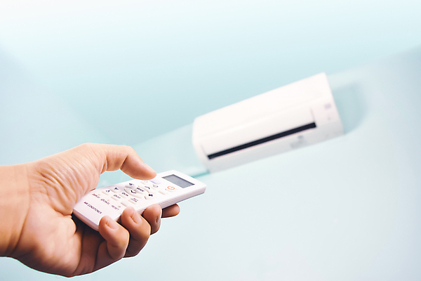 포토 JPG 해외이미지 손 벽 백그라운드 겨울 주택 사람 사람없음 힘 기계 방 장비 에너지 추위 흰색 오픈 뜨거움 부채 시원함 전자 시스템 온도 멀리 스위치 조절 설정 유지 고립 린스 제어 타격 안락 해외포토 계절 컬러 컨셉 모션 건물 신체부위 파일형식 이미지허브