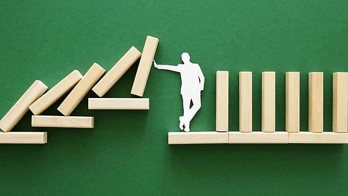 포토 JPG 해외이미지 비즈니스 사람모양 실내 사람없음 목재 수비 오브젝트 도미노 나무블록 초록배경 해외포토 모양 나무 백그라운드 재료 모션 내부 초록색 블록 파일형식 이미지허브