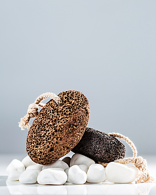 포토 JPG 해외이미지 모양 백그라운드 신체 발 자연 주택 건강 사람없음 세로 뷰티 갈색 상점 검은색 스파 목욕 장비 욕실 흰색 공구 구멍 씻기 상품 피부 에코 질감 화산 용암 테라피 내추럴 돌봄 샤워실 양발 위생관리 페디큐어 카피스페이스 해외포토 컬러 모션 산 관리 건물 신체부위 환경 청결 공백 도구 생태계 샤워시설 파일형식 이미지허브