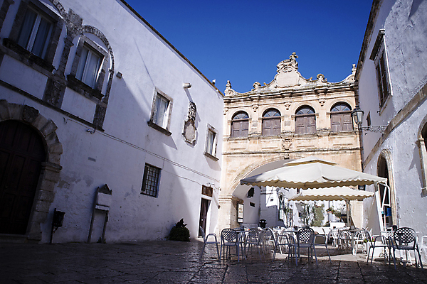 포토 JPG 해외이미지 주간 건축물 의자 건축양식 탁자 풍경 사람없음 야외 이탈리아 파라솔 중세 광장 바로크 해외포토 자연요소 건축 유럽 가구 역사 파일형식 이미지허브