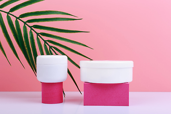 포토 JPG 해외이미지 잎 실내 사람없음 뷰티 화장품 피부관리 스킨케어 단상 수분크림 분홍색배경 해외포토 식물 분홍색 백그라운드 내부 파일형식 이미지허브