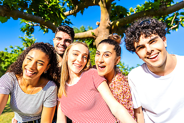 포토 JPG 해외이미지 학생 응시 공원 행복 포즈 관계 성공 함께함 미소 웃음 사람 여러명 성인 야외 친구 빛 햇빛 소풍 쌓기 믿음 기쁨 에너지 자유 그룹 스마트 오르기 펑키 다인종 히스패닉 다민족 무료 많음 해외포토 레이스천 시선 공공시설 감정 다수 컨셉 모션 표정 인종 태양 야외활동 직물 파일형식 이미지허브