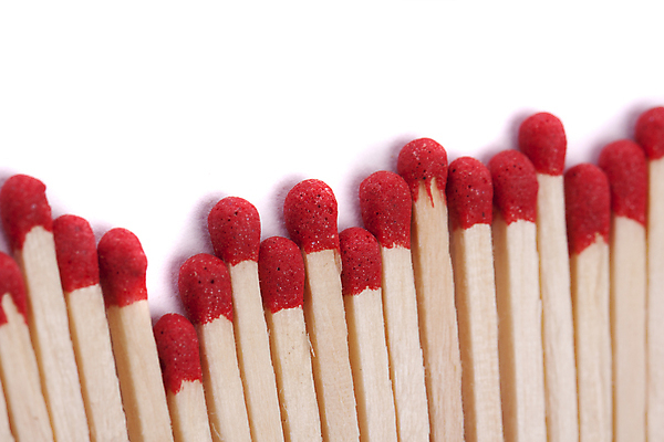 포토 JPG 해외이미지 백그라운드 컨셉 불 불꽃 따뜻함 경기 사람없음 목재 빨간색 세트 머리 에너지 흰색 뜨거움 막대기 그룹 닫기 묘사 오브젝트 고립 줄서기 화상 해외포토 자연요소 나무 스포츠 컬러 재료 모션 신체부위 상처 파일형식 이미지허브