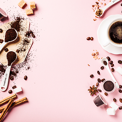 포토 JPG 해외이미지 전통 디자인 문화 커피 음료 음식 분홍색 백그라운드 컨셉 재료 탁자 아침 콩 미술 사람없음 컵 갈색 상점 주방 숟가락 검은색 어둠 신선 맛 아침식사 가루 굽기 향신료 질감 복고 날것 아로마 머리위 에스프레소 내추럴 시나몬 아라비카 카페인 필터 스타일 플랫레이 카피스페이스 해외포토 주간 식기 컬러 가구 문화예술 곡류 수저 식사 공백 플랫 구이 향미료 파일형식 이미지허브