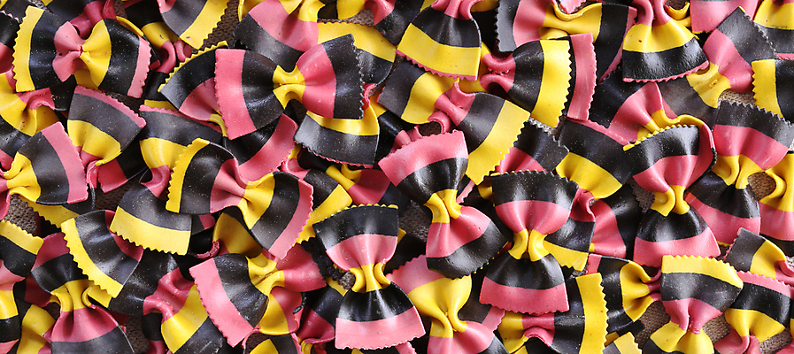 포토 JPG 해외이미지 전통 접시 손 음식 백그라운드 다이어트 토마토 채소 재료 탁자 치즈 건조 파스타 건강 스파게티 요리 사람없음 빨간색 초록색 노란색 주방 식당 식사 저녁식사 이탈리아 흰색 신선 맛 밀 지중해 먹기 허브 메뉴 질감 날것 레시피 바질 점심식사 마카로니 생식 채식주의자 펜네 핸드메이드 맛있는 해외포토 식물 식기 유럽 바다 컬러 가구 컨셉 모션 유제품 곡류 서양음식 신체부위 상점 채식 파스타면 파일형식 이미지허브