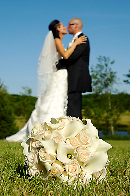 포토 JPG 해외이미지 백인 커플 드레스 공원 여자 꽃 행복 얼굴 꽃다발 결혼 2 관계 자연 결혼식 남편 넥타이 갈색머리 함께함 사랑 서기 미소 사람 야외 두명 초록색 장미 유행 낭만 흰색 잡기 아내 가운 닫기 베일 해외포토 서양인 식물 헤어스타일 잡화 옷 공공시설 감정 컬러 컨셉 모션 표정 이벤트 신체부위 생태계 파일형식 이미지허브