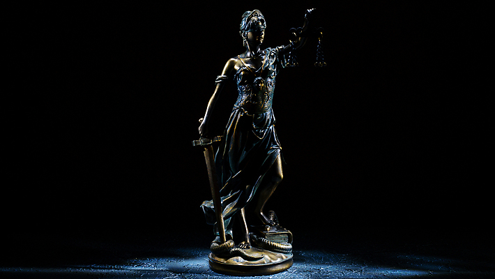 포토 JPG 해외이미지 검은배경 실내 사람없음 어둠 오브젝트 법 여신상 정의의여신상 해외포토 백그라운드 내부 조각상 검은색 파일형식 이미지허브