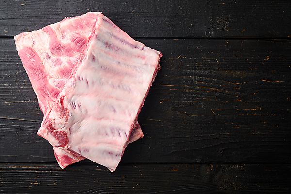 포토 JPG 해외이미지 식재료 실내 생고기 돼지고기 사람없음 하이앵글 신선 등갈비 카피스페이스 나무배경 해외포토 뷰포인트 백그라운드 육류 내부 공백 파일형식 이미지허브