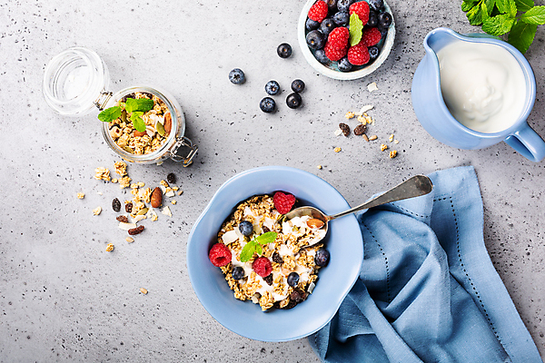 포토 JPG 해외이미지 그릇 회색배경 유리병 실내 사람없음 하이앵글 숟가락 식탁보 민트 블루베리 산딸기 요거트 뮤즐리 그래놀라 해외포토 식기 음식 뷰포인트 백그라운드 과일 병_용기 유제품 수저 내부 회색 허브 파일형식 이미지허브